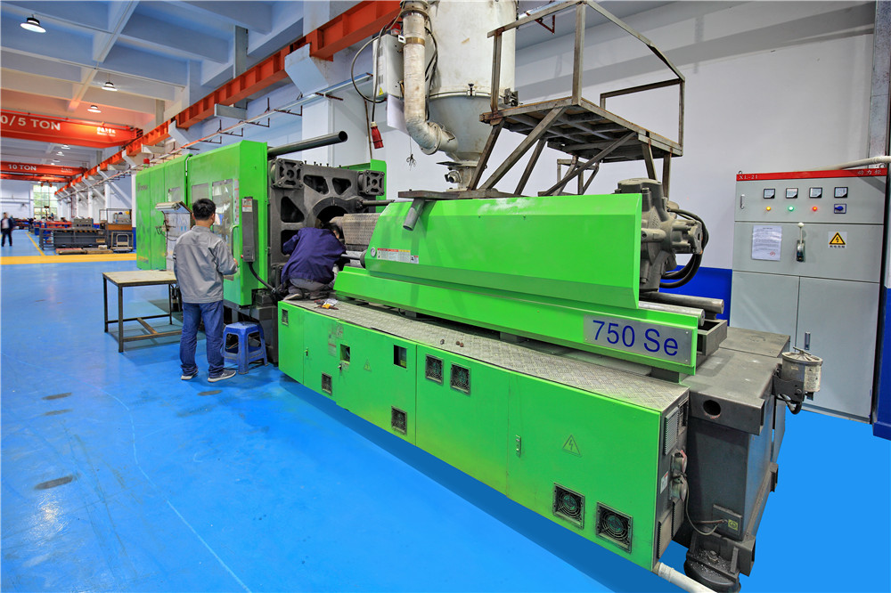 (10)  三轴数控铣床